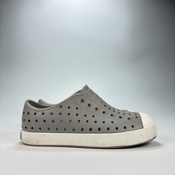 Native Jefferson Gray White Lightweight Slip On Water Shoe Comfort Youth Size 12 - Picture 1 of 9